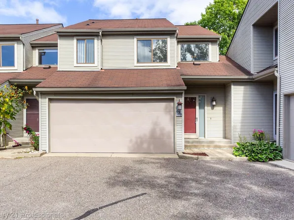 638 Ashley Cir, Rochester, MI 48307