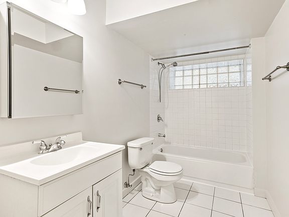 2nd image of 2145 W Shakespeare Ave Unit 1R