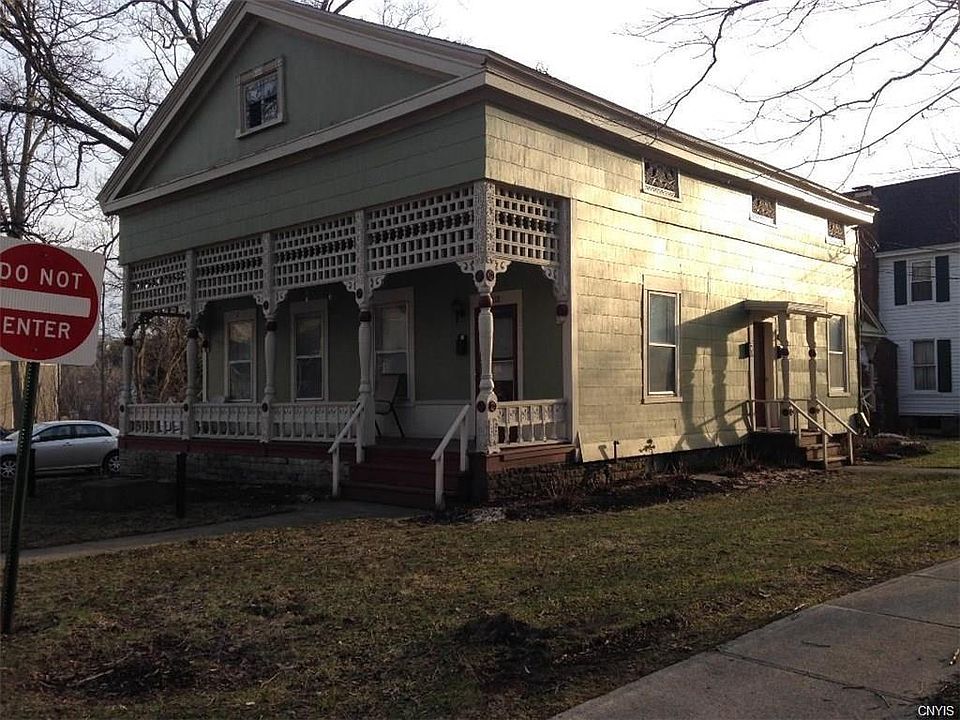 2nd image of 115 Franklin St