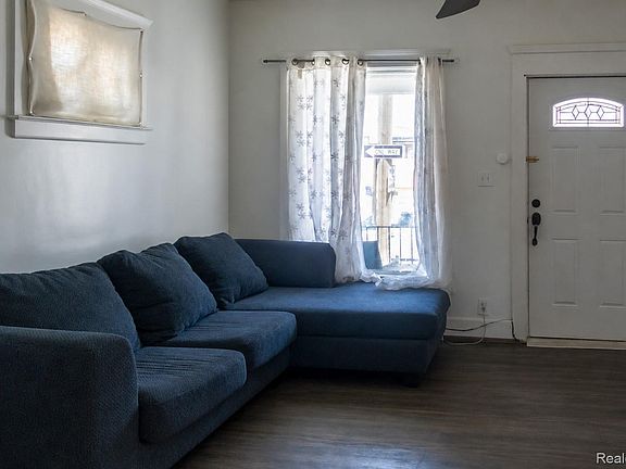 4th image of 7839 Navy St