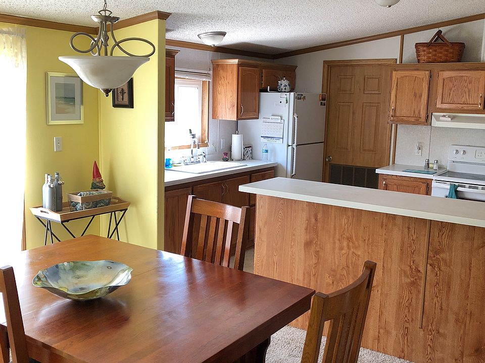 Dining/ kitchen