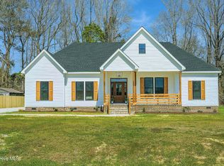 208 Crown Dr, Washington, NC 27889