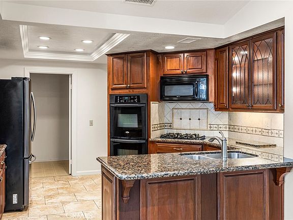 5th image of 2164 Pinot Cir