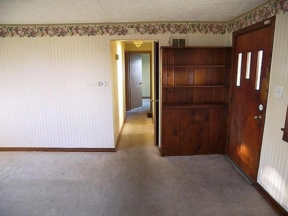 5th image of 4400 W Hillcrest Ave