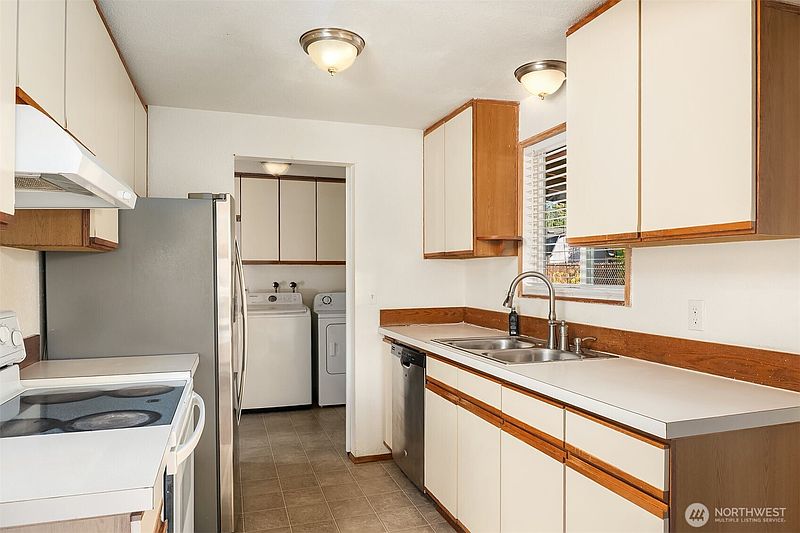 4th image of 24924 35th Avenue S