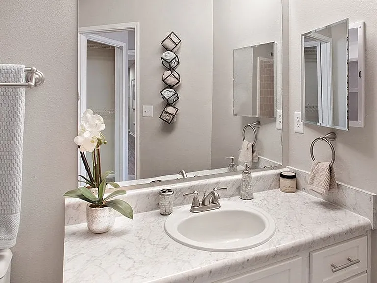 Crestview at Oakleigh Apartments — Photo 11