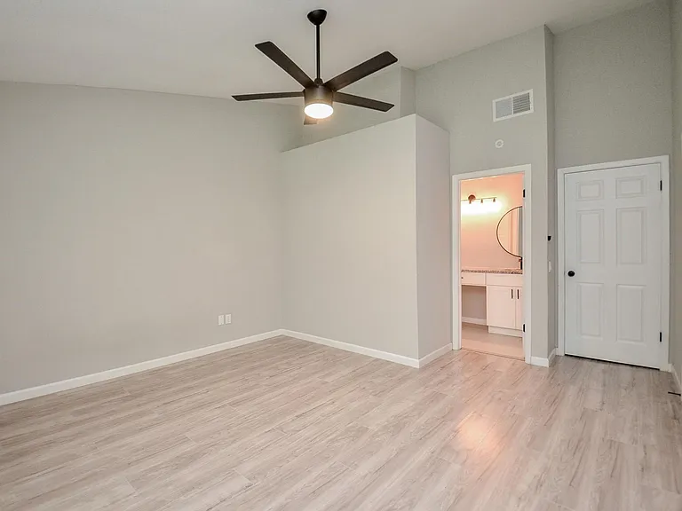 22018 Grand Forks Dr — Photo 32