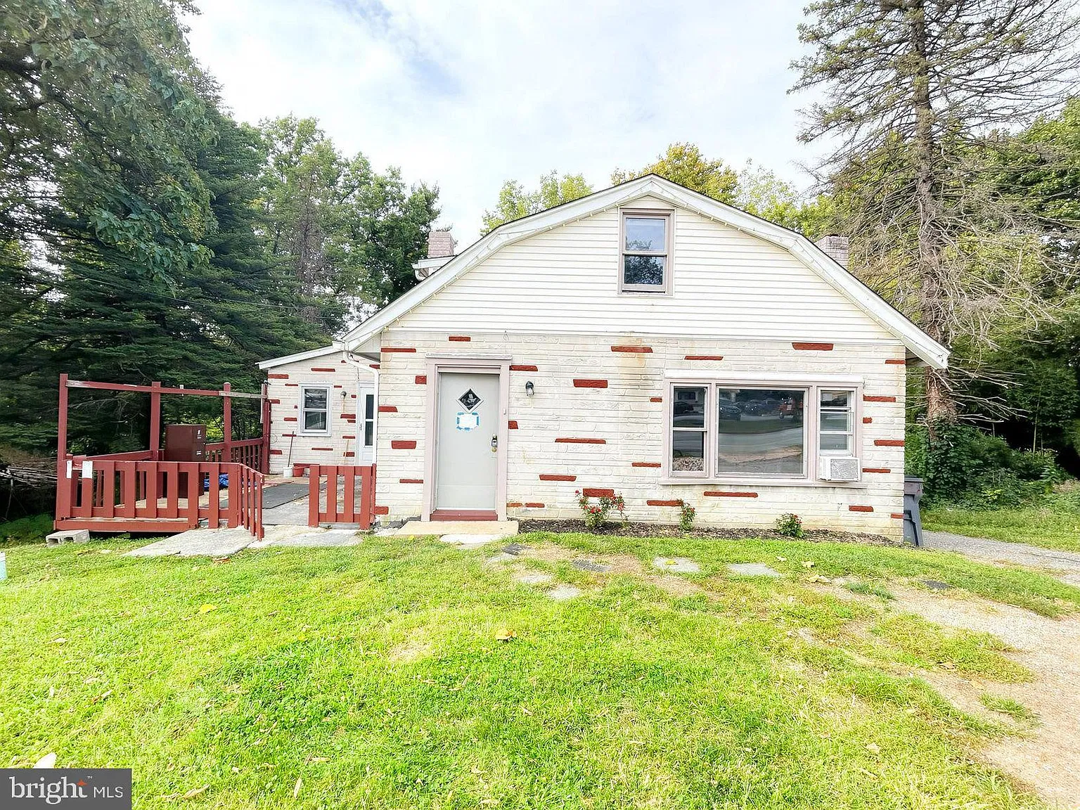 4 bed, 2.5 bath, 1640 sqft, $2,800 — Photo 3