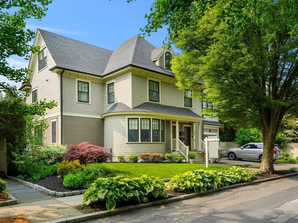 42 Coolidge St Unit 42, Brookline, MA 02446