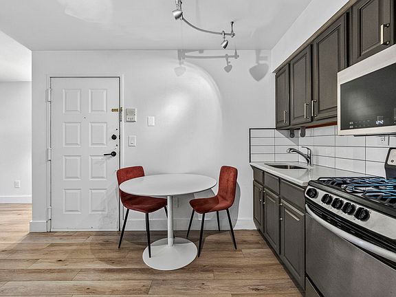 4th image of 129 Franklin St APT A5