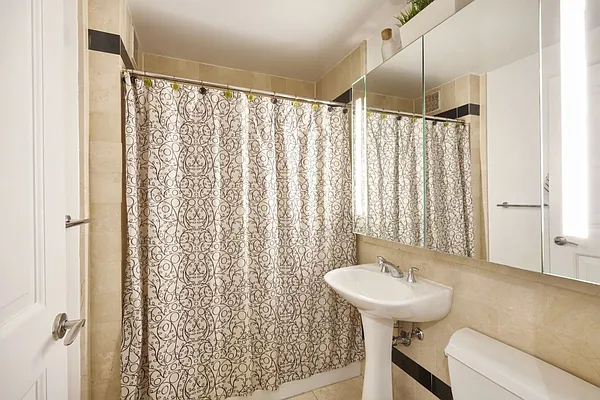 Rented by Compass | media 22