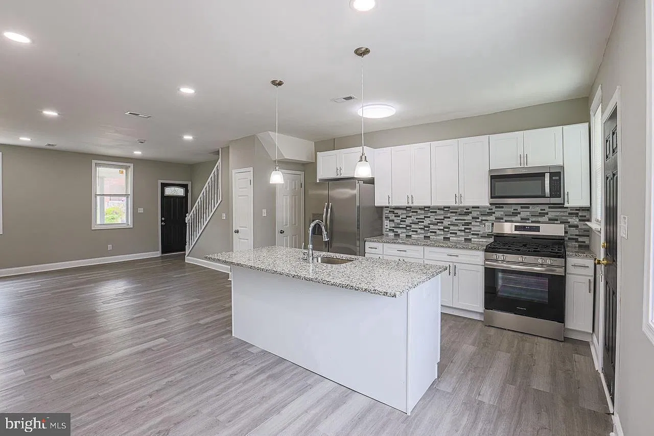 4 bed, 2.0 bath, 1728 sqft, $1,800 — Photo 1