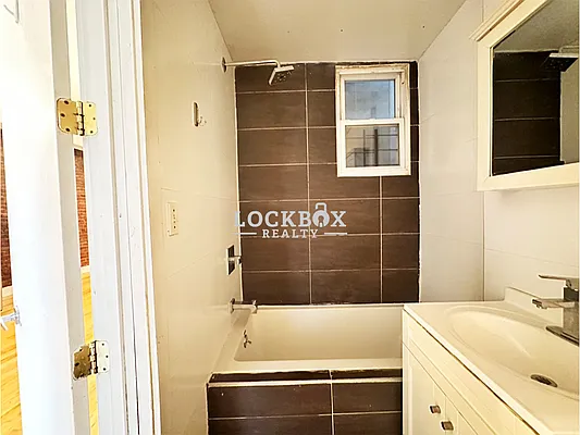 Rented by Lockbox Realty | media 14