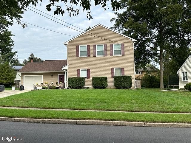 2nd image of 427 Narragansett Dr