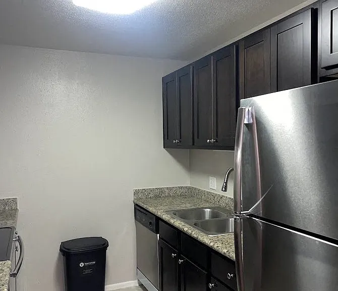 Augusta Court Apartments — Photo 18