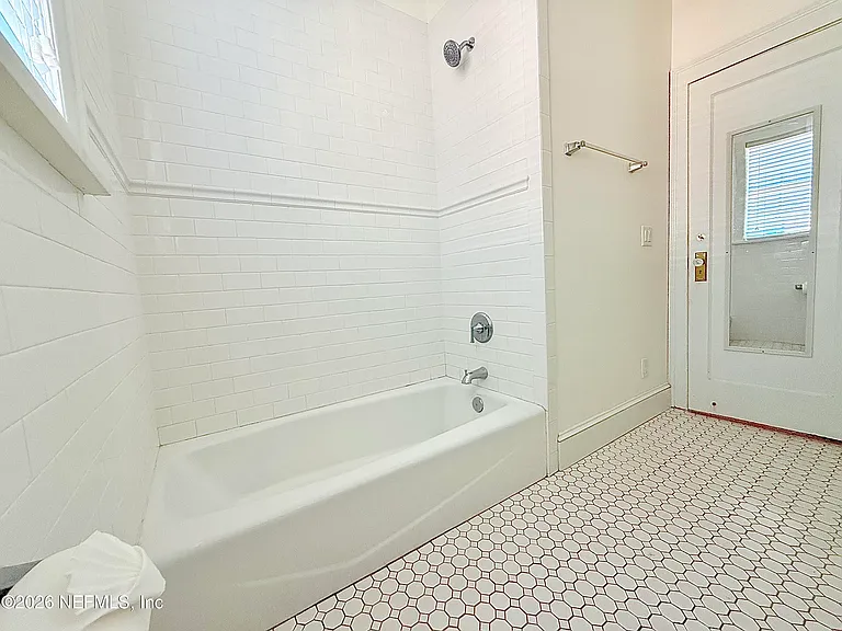 3110 Oak St #3 — Photo 3