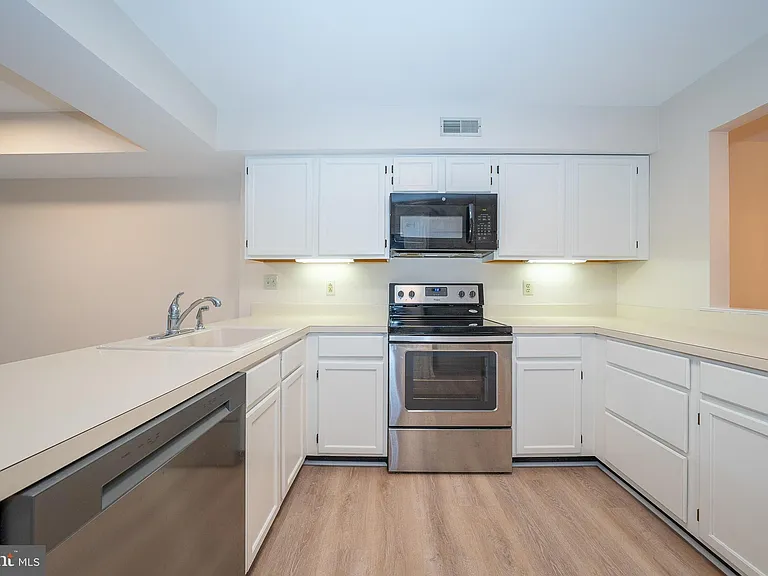 16 W Harrison Rd #16 — Photo 24