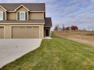 2810 Chasehire Dr, Lawrence, KS 66046