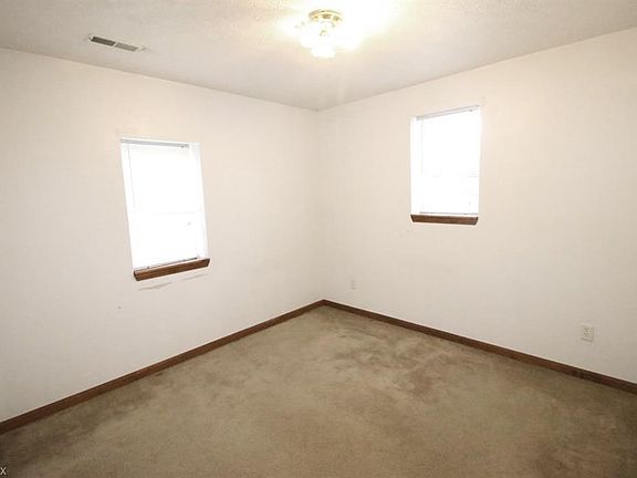2nd image of 1224 Meadowbrook Blvd