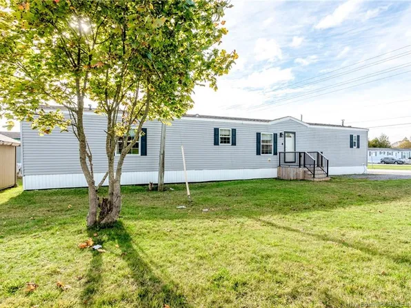 3 Daisy St, Saint John, NB E2M 5M9