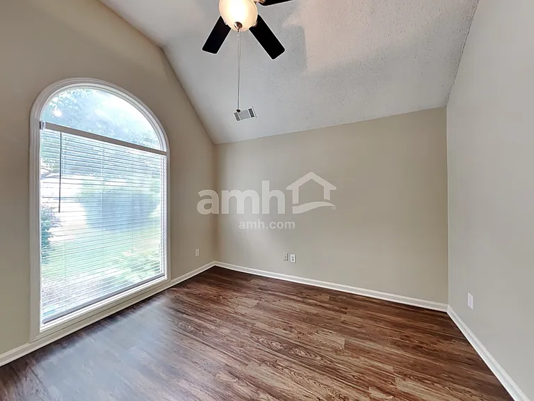 581 Thornbush Trce — Photo 10