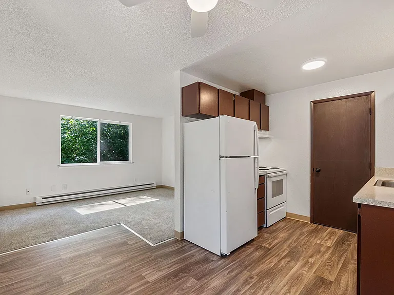 1830 Carpenter Rd SE — Photo 2