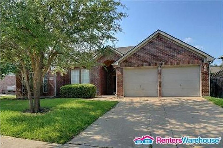 1st image of 611 Monterey Dr