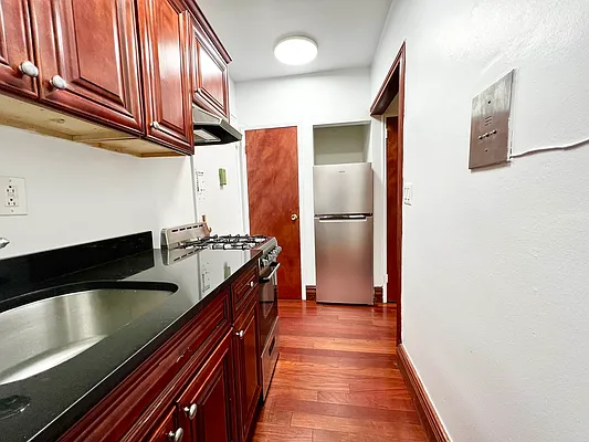 Rented by Bond New York | media 5