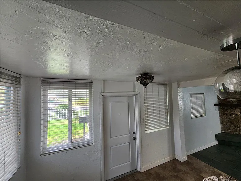 1014 NE 10th Pl — Photo 20