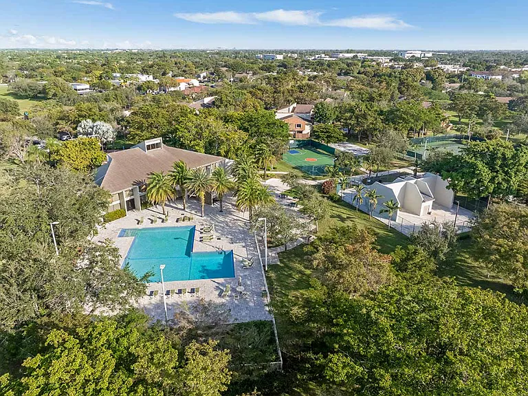 Overview of Sabal Chase community