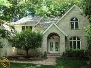 5418 Amanda Dr, West Bloomfield, MI