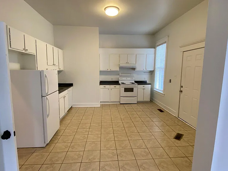 421 E Duffy St #A — Photo 9