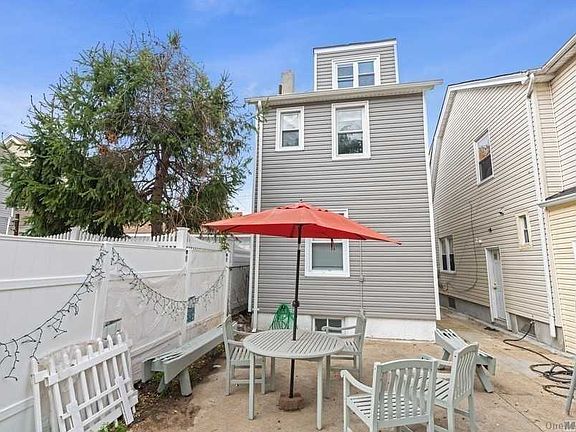 3rd image of 155-12 115th Dr