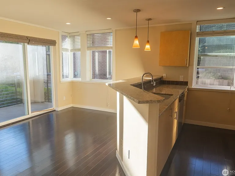 626 4th Ave W #201 — Photo 2