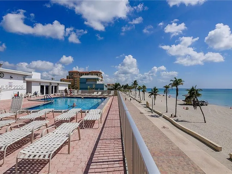 3111 N Ocean Dr #1110 — Photo 32