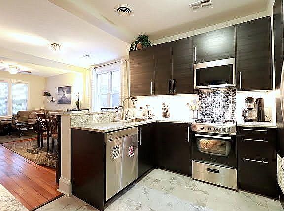 2nd image of 1618 N Rockwell St #2