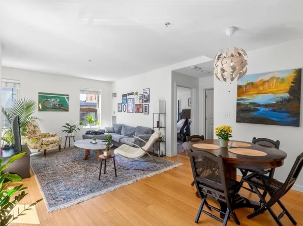 16 Miner St Unit 304, Boston, MA 02215