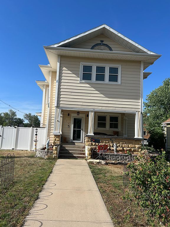 472 W 2nd St - Property Image