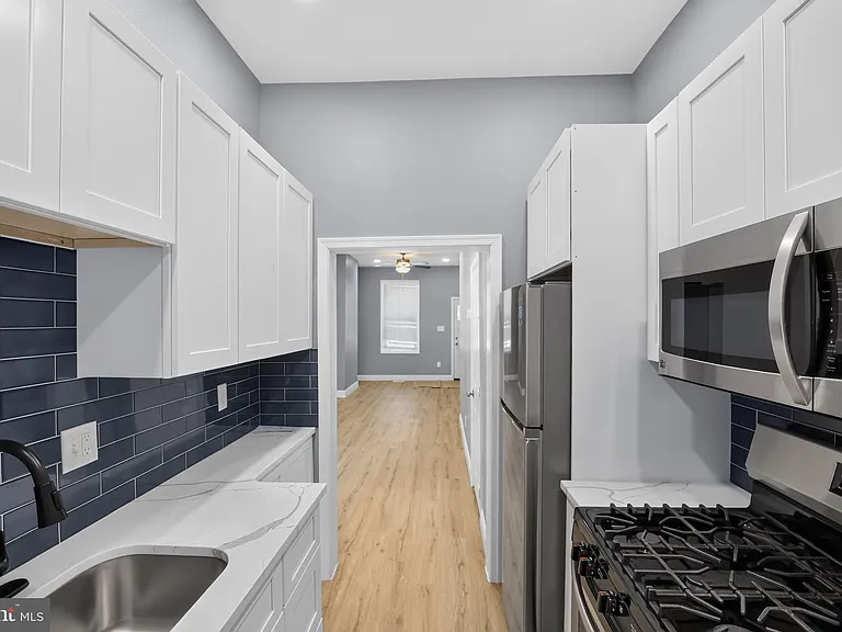 3053 Janney St — Photo 3