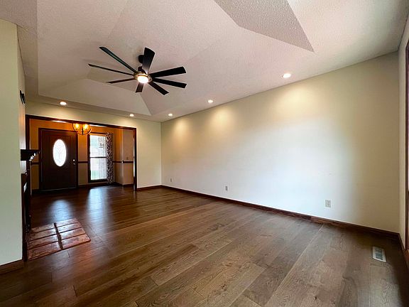4th image of 1120 W Maplewood St