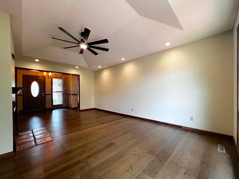 1120 W Maplewood St — Photo 4