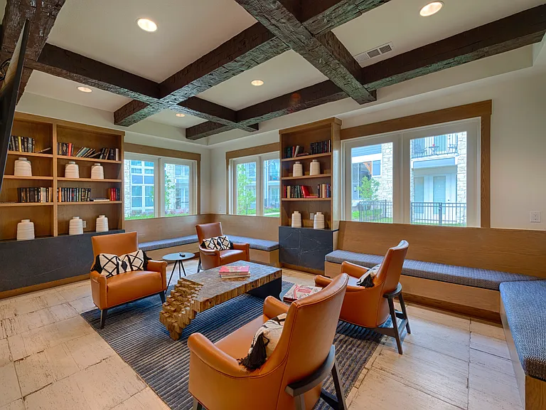 Lakeside Row Apartments — Photo 12