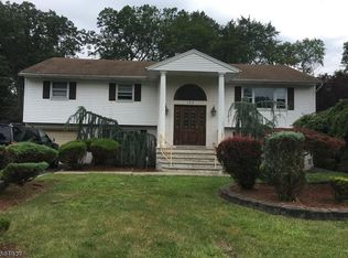 123 Horseneck Rd, Fairfield, NJ 07004
