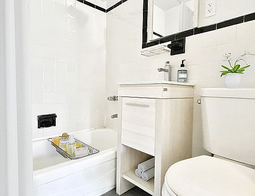 3rd image of 307 W 29th St #5