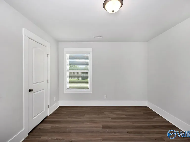 100 River Springs Ct — Photo 23