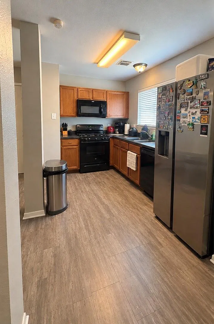 3 bed, 2.0 bath, 1008 sqft, $1,700 — Photo 3