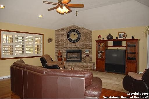 3rd image of 650 SPACIOUS SKY