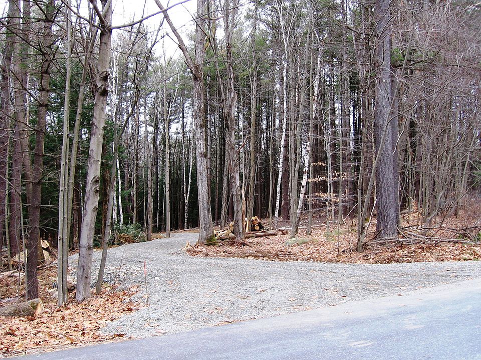 1st image of Meetinghouse Ln