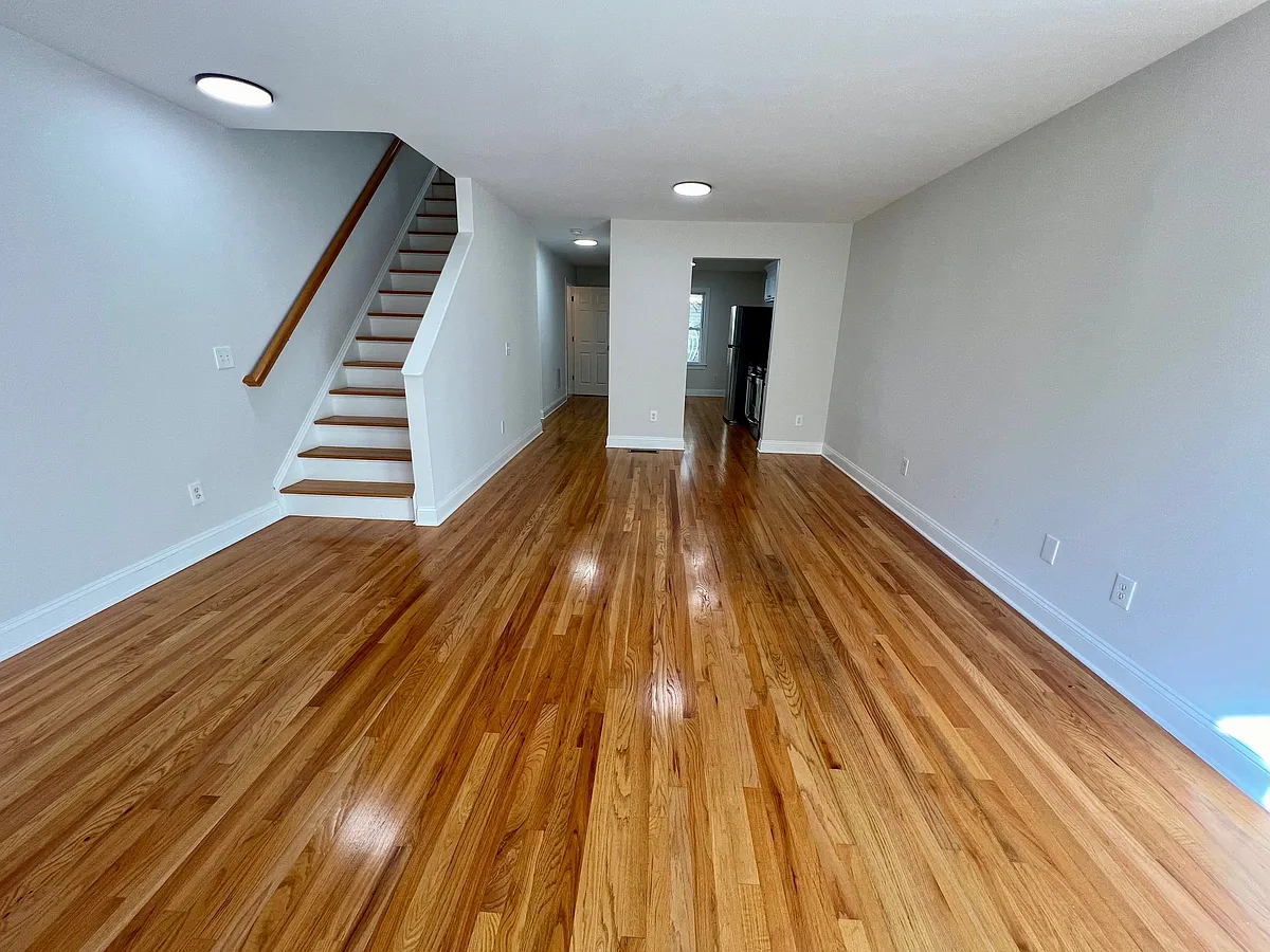 Building Photo - 185 Henry St #C