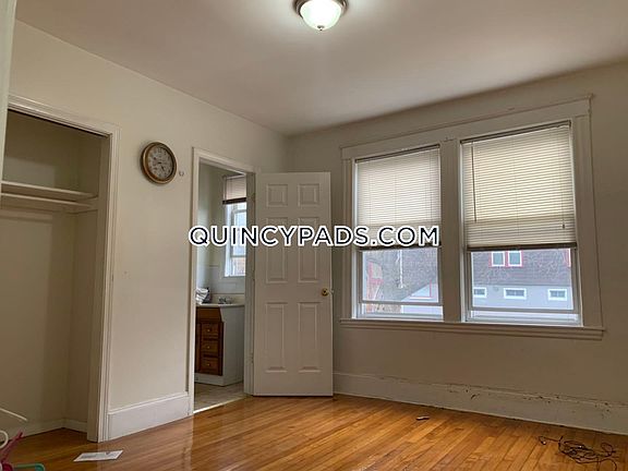 5th image of 128 Newbury Ave
